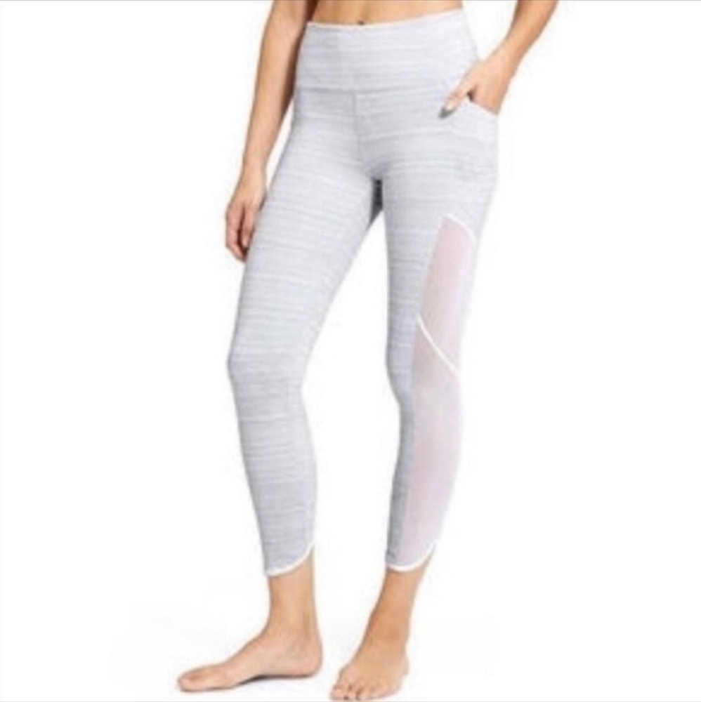 Athleta grey textured jacquard hi-rise mesh Chaturanga tights. Size‎ small. EUC